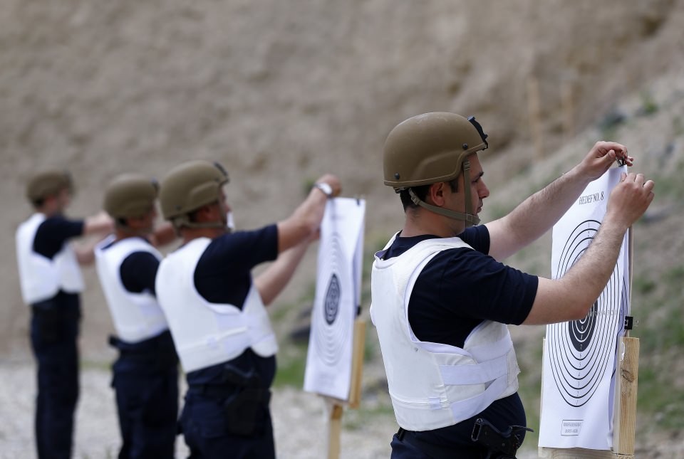 Özel Harekat bin bekçi adayına eğitim veriyor