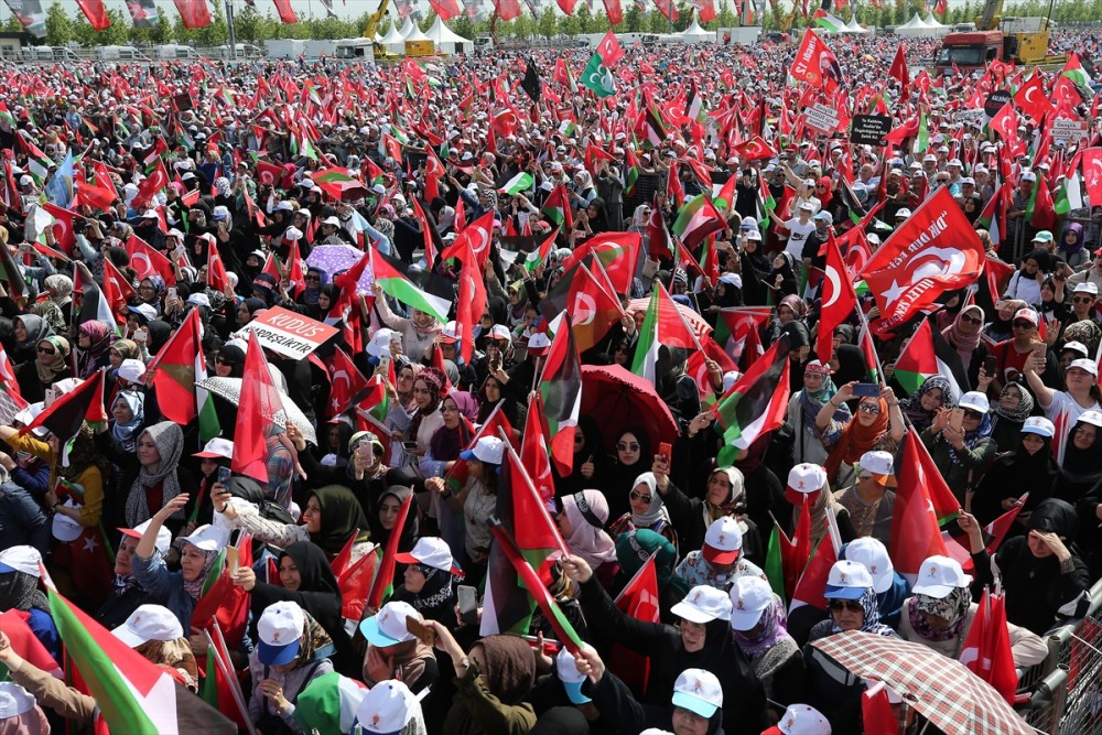 Yüzbinler Yenikapı'ya akın etti