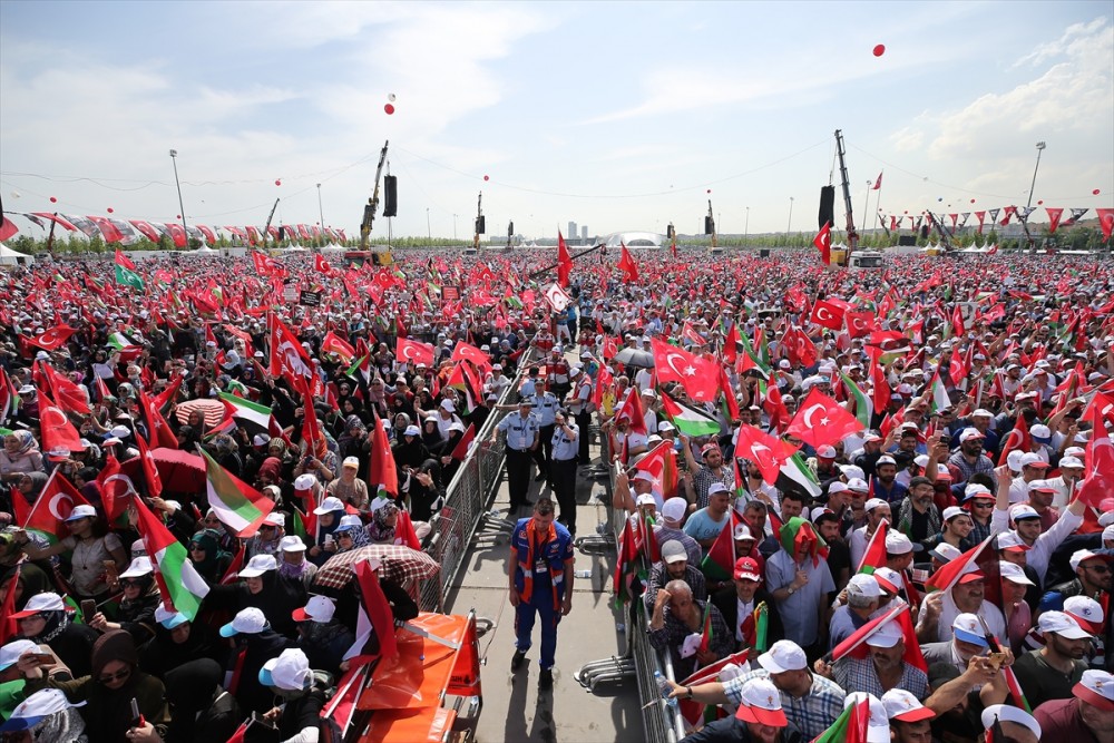 Yüzbinler Yenikapı'ya akın etti