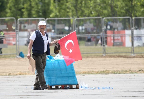 Yüzbinler Yenikapı'ya akın etti