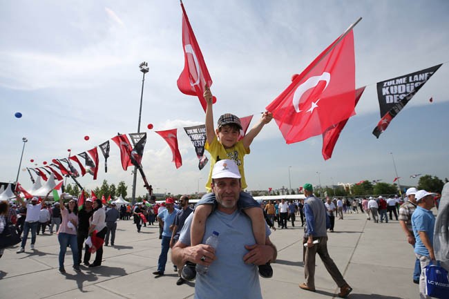 Yüzbinler Yenikapı'ya akın etti