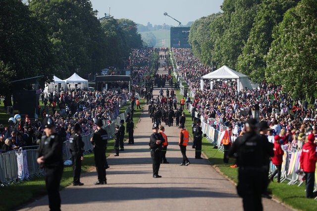 Prens Harry ile Meghan Markle evlendi