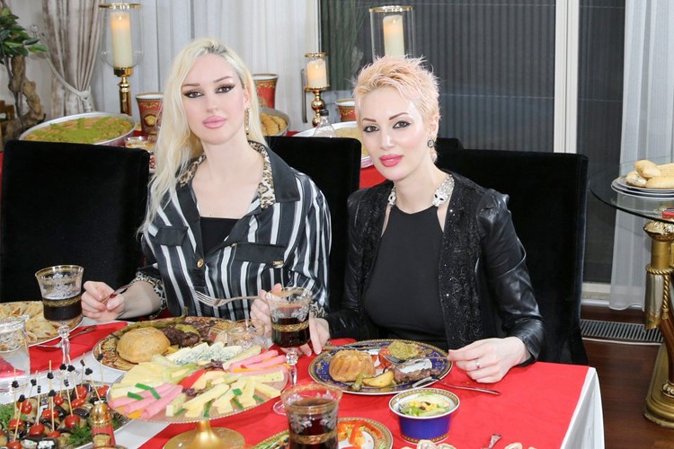 Adnan Oktar kedicikleriyle iftar yaptı