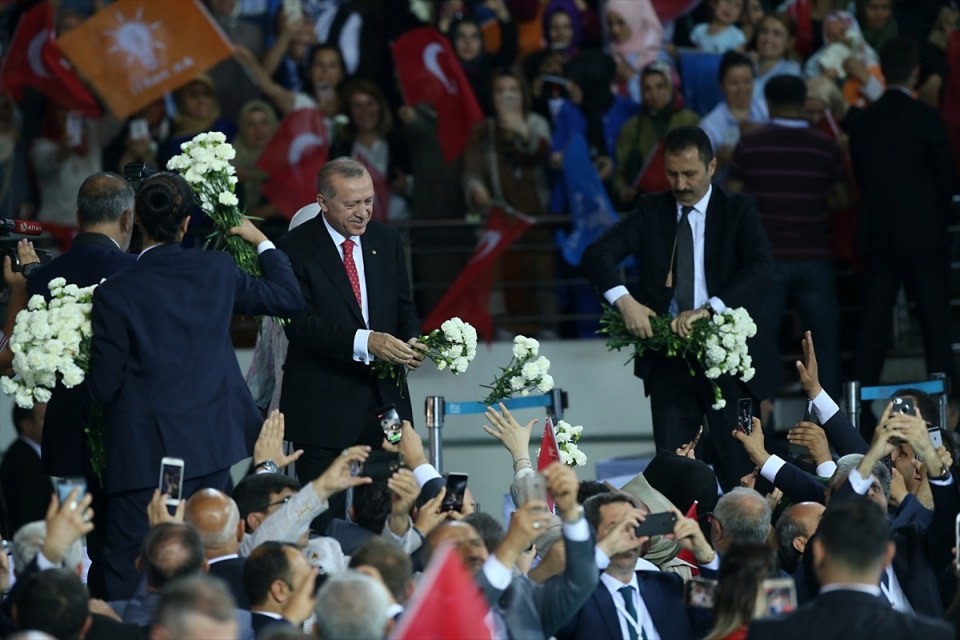 Erdoğan'ın seçim beyannamesini açıkladığı toplantıdan dikkat çeken kareler