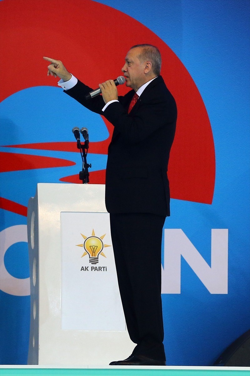 Erdoğan'ın seçim beyannamesini açıkladığı toplantıdan dikkat çeken kareler