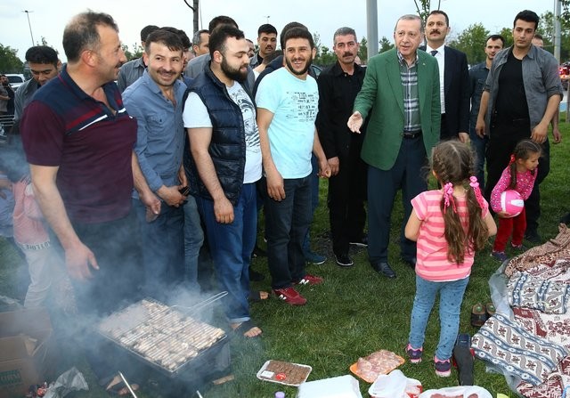 Erdoğan'dan Zeytinburnu Sahili'den iftarı bekleyenlere sürpriz