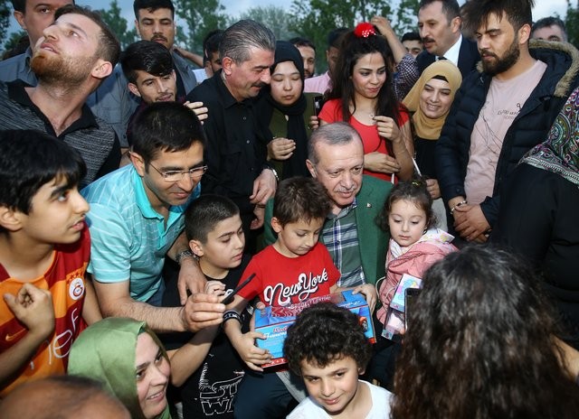 Erdoğan'dan Zeytinburnu Sahili'den iftarı bekleyenlere sürpriz