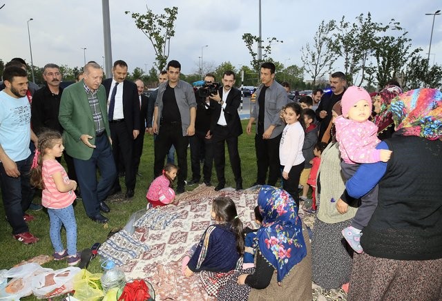 Erdoğan'dan Zeytinburnu Sahili'den iftarı bekleyenlere sürpriz