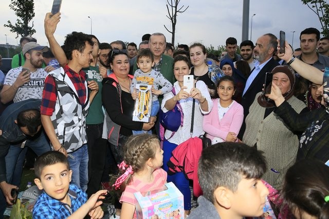 Erdoğan'dan Zeytinburnu Sahili'den iftarı bekleyenlere sürpriz