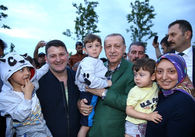 Erdoğan'dan Zeytinburnu Sahili'den iftarı bekleyenlere sürpriz