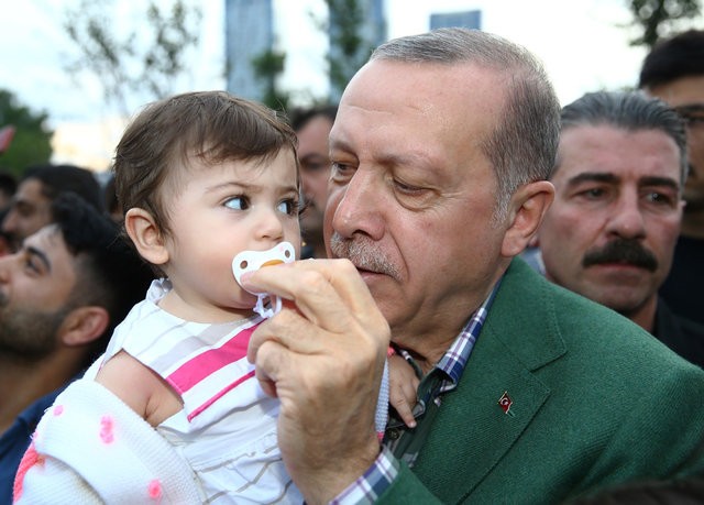 Erdoğan'dan Zeytinburnu Sahili'den iftarı bekleyenlere sürpriz