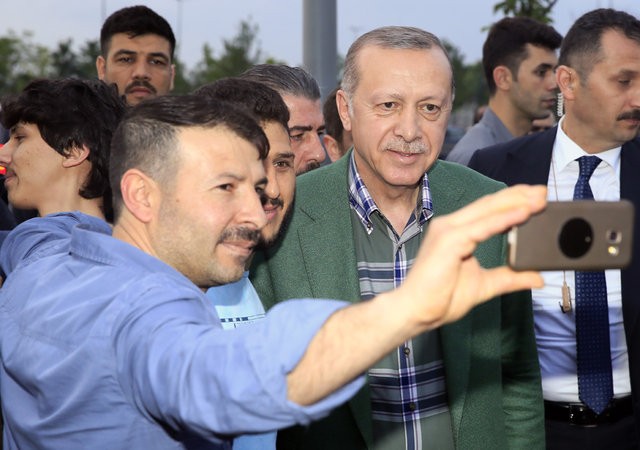 Erdoğan'dan Zeytinburnu Sahili'den iftarı bekleyenlere sürpriz