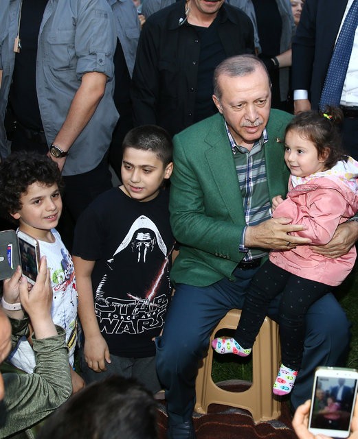 Erdoğan'dan Zeytinburnu Sahili'den iftarı bekleyenlere sürpriz