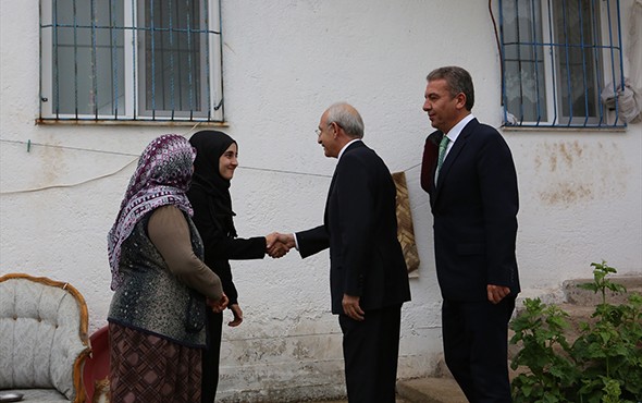 Kılıçdaroğlu'dan burs verdiği kardeşlere ziyaret