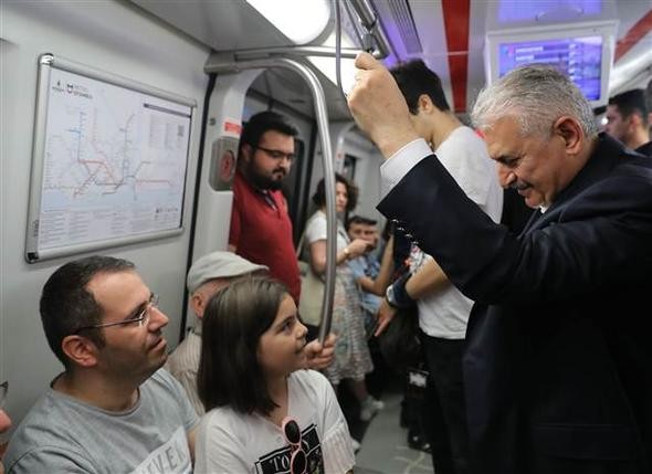 Metro ve metrobüste başbakan sürprizi