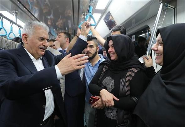 Metro ve metrobüste başbakan sürprizi