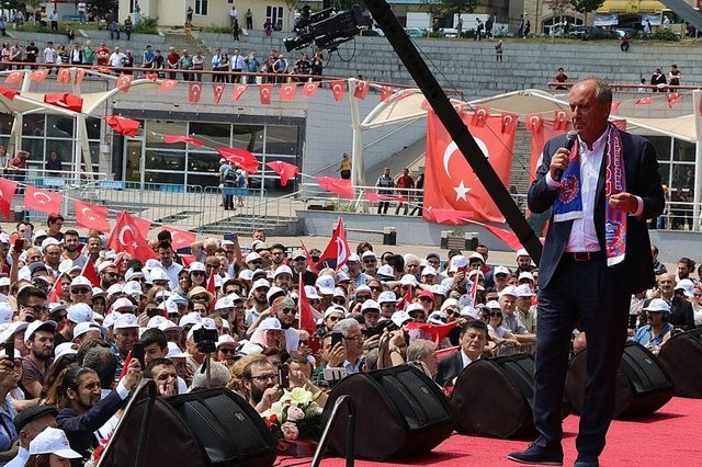 Uzman Bowden, Türk siyasetçilerin beden dilini yorumladı