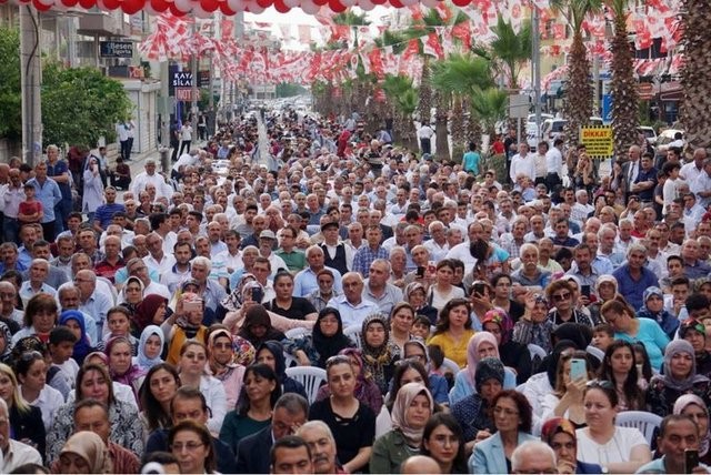 Uzman Bowden, Türk siyasetçilerin beden dilini yorumladı