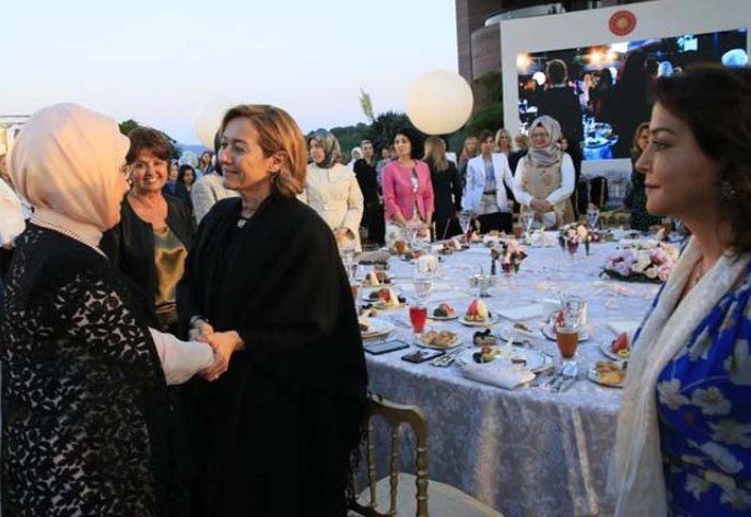 Emine Erdoğan'dan kadınlar onuruna iftar