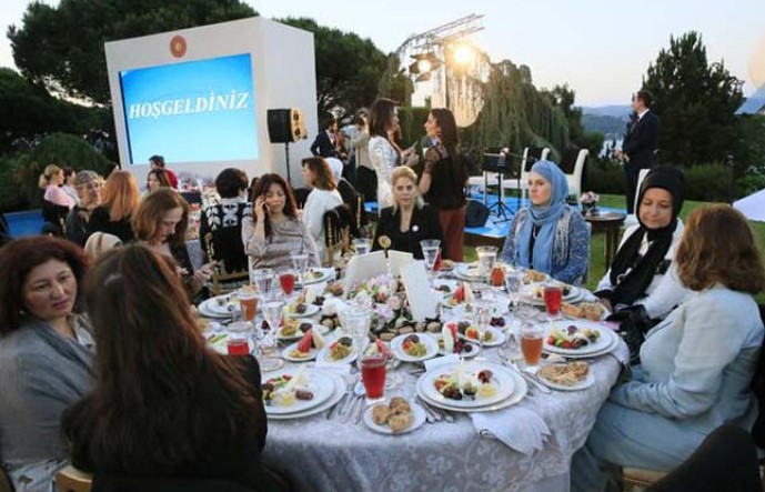 Emine Erdoğan'dan kadınlar onuruna iftar