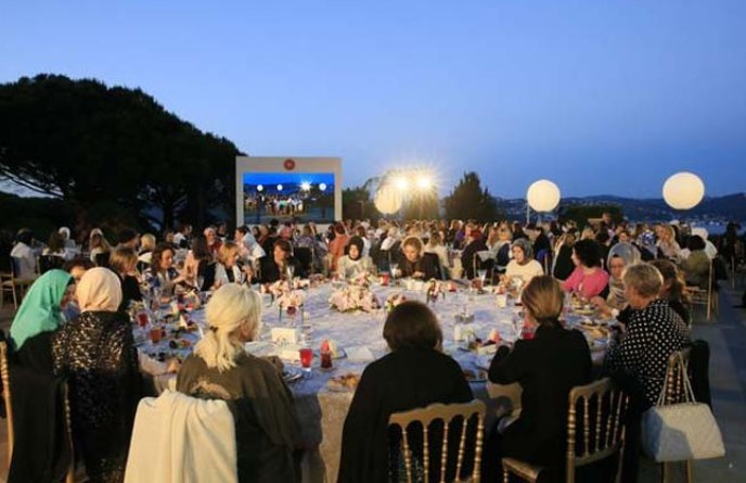 Emine Erdoğan'dan kadınlar onuruna iftar