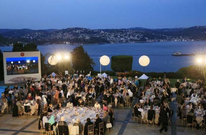 Emine Erdoğan'dan kadınlar onuruna iftar