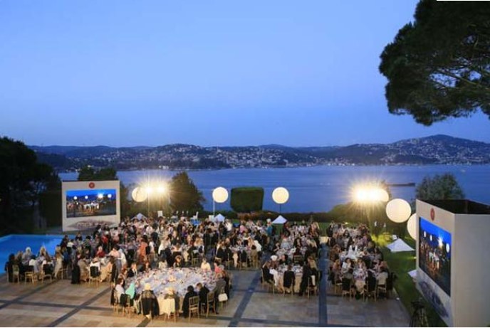 Emine Erdoğan'dan kadınlar onuruna iftar