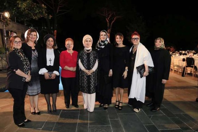 Emine Erdoğan'dan kadınlar onuruna iftar