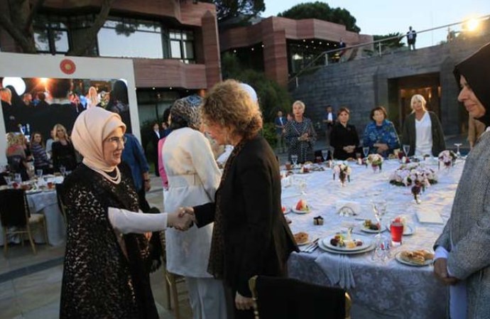 Emine Erdoğan'dan kadınlar onuruna iftar