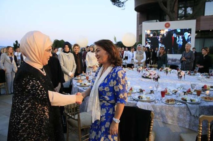 Emine Erdoğan'dan kadınlar onuruna iftar