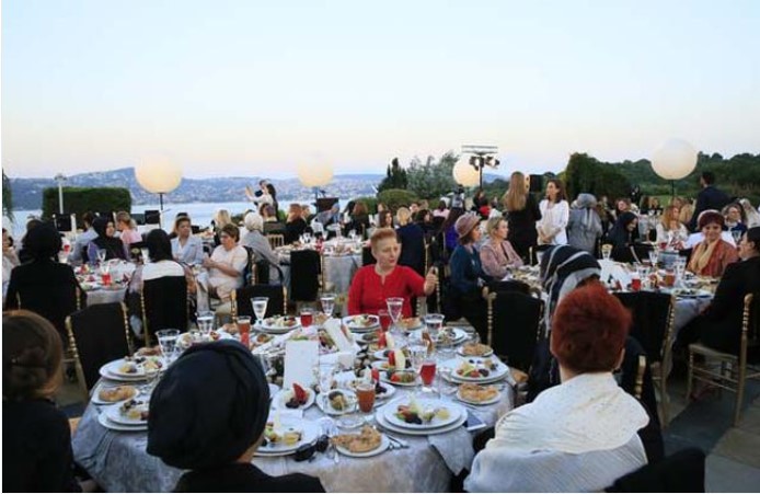 Emine Erdoğan'dan kadınlar onuruna iftar