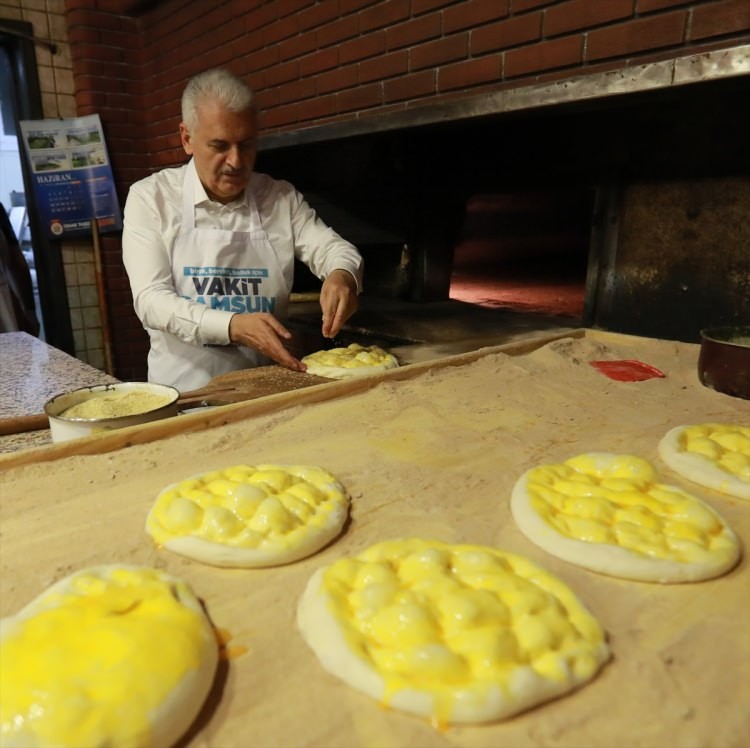 Başbakan Binali Yıldırım pide pişirdi