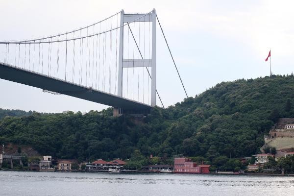 Boğaz'da geminin çarptığı yalıya fotoğraflı kamuflaj