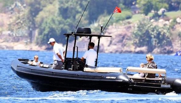 Görmek için jet-skiye bindiler! Milyarder Türkiye'de...