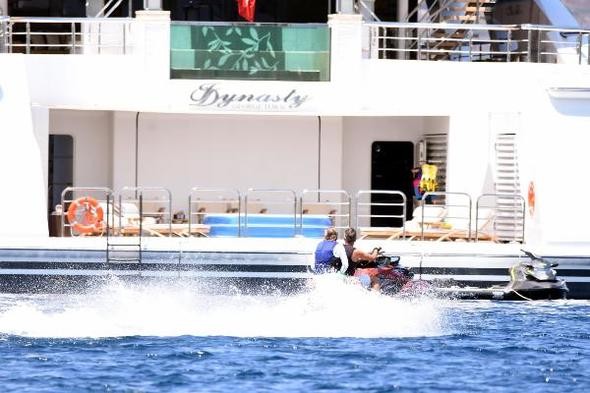 Görmek için jet-skiye bindiler! Milyarder Türkiye'de...