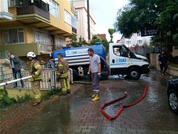 İstanbul'da evler su altında kaldı