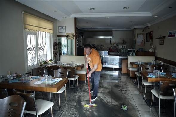 İstanbul'da evler su altında kaldı