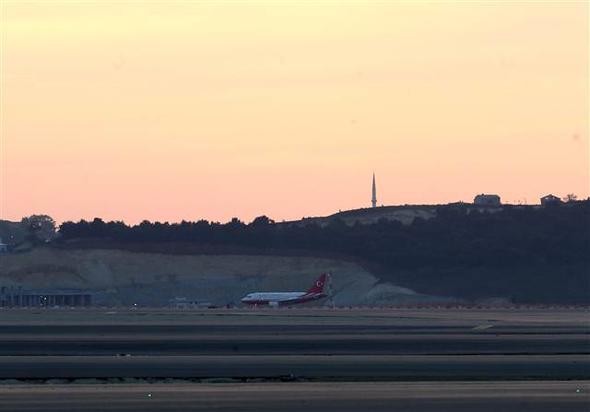 3. Havalimanı'ndaki tarihi inişten kareler