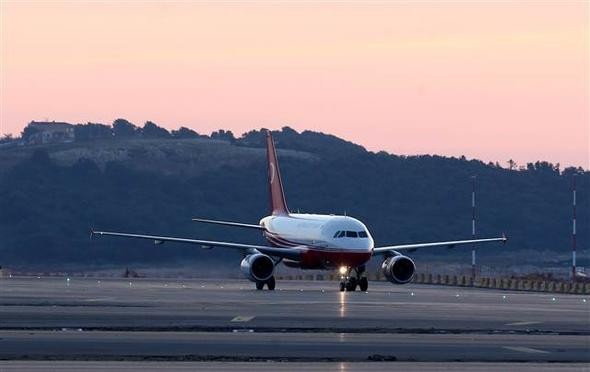 3. Havalimanı'ndaki tarihi inişten kareler