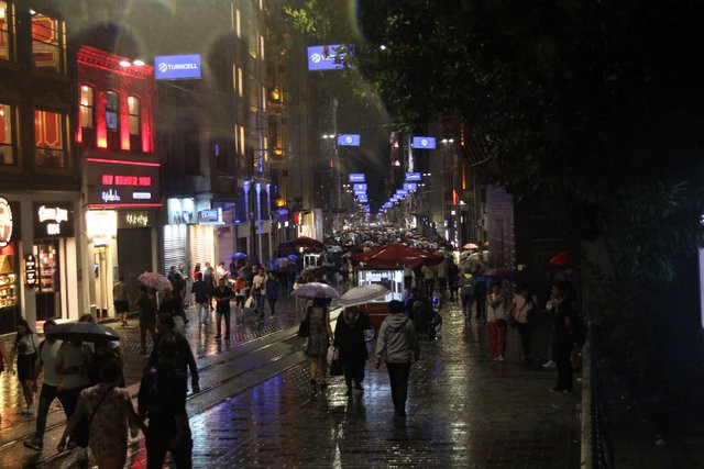 Yağmur İstanbul'u vurdu! İlginç görüntüler ortaya çıktı