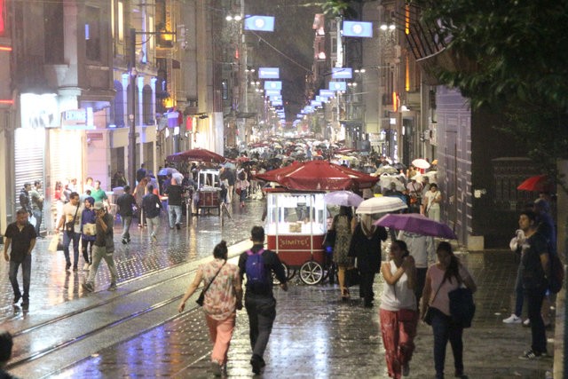 Yağmur İstanbul'u vurdu! İlginç görüntüler ortaya çıktı