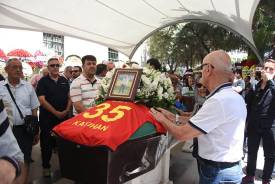 Futbol camiası Kayıhan'ı son yolculuğuna uğurladı