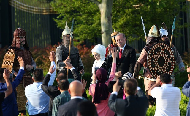 İşte yeni sisteme geçiş törenlerinden renkli kareler...