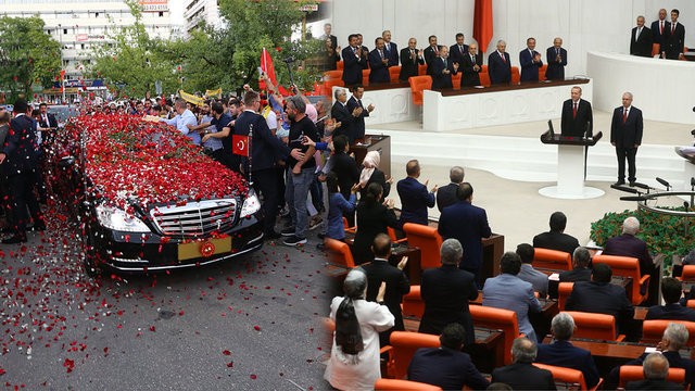 İşte yeni sisteme geçiş törenlerinden renkli kareler...