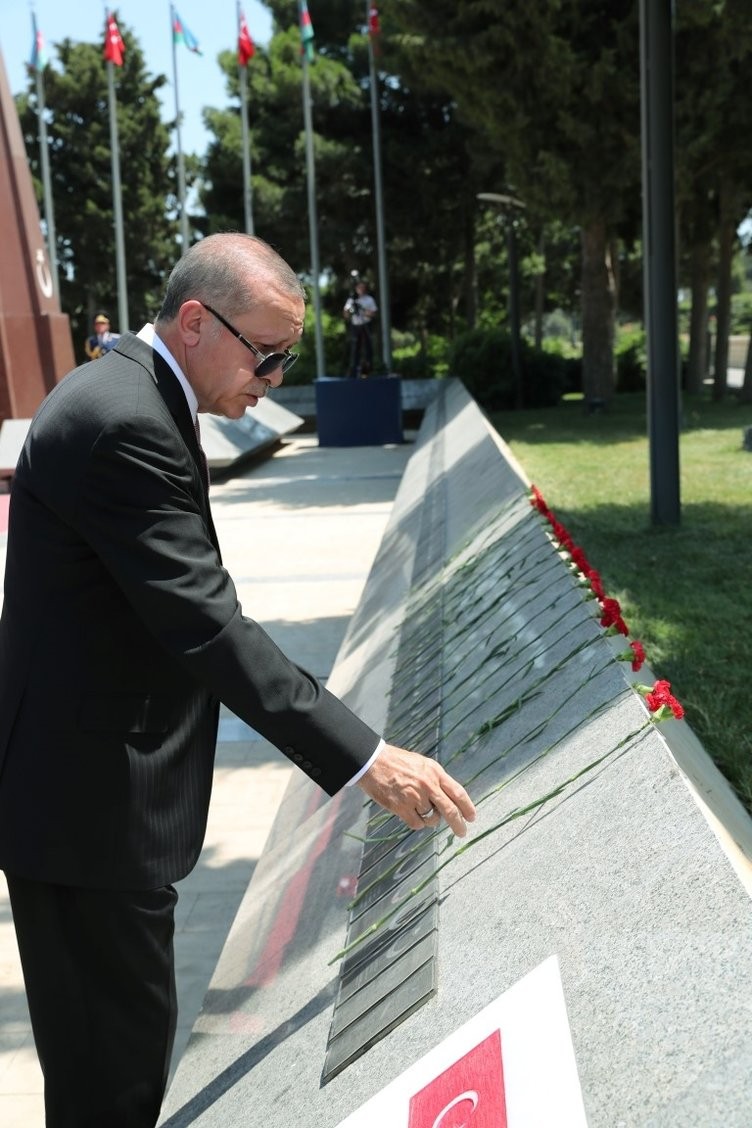 Aliyev'den Erdoğan'a samimi  karşılama