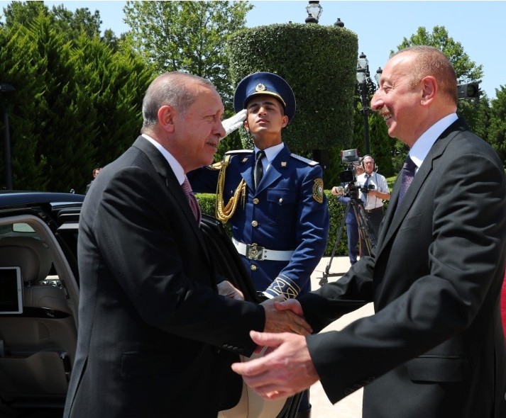 Aliyev'den Erdoğan'a samimi  karşılama