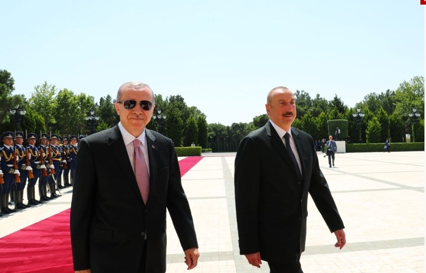 Aliyev'den Erdoğan'a samimi  karşılama