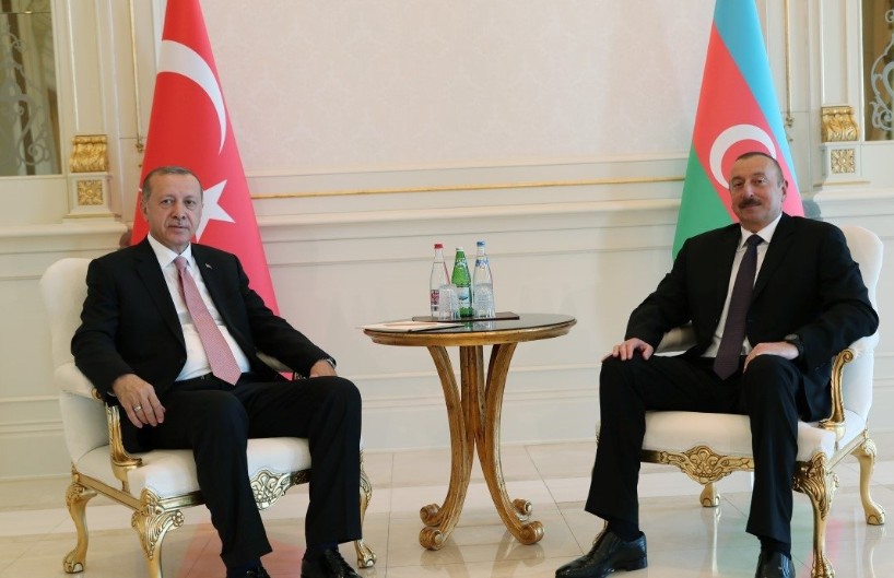 Aliyev'den Erdoğan'a samimi  karşılama