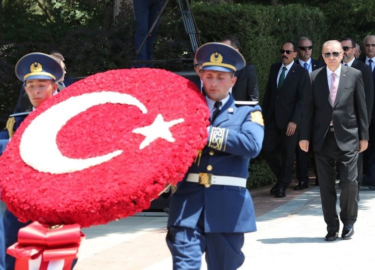 Aliyev'den Erdoğan'a samimi  karşılama