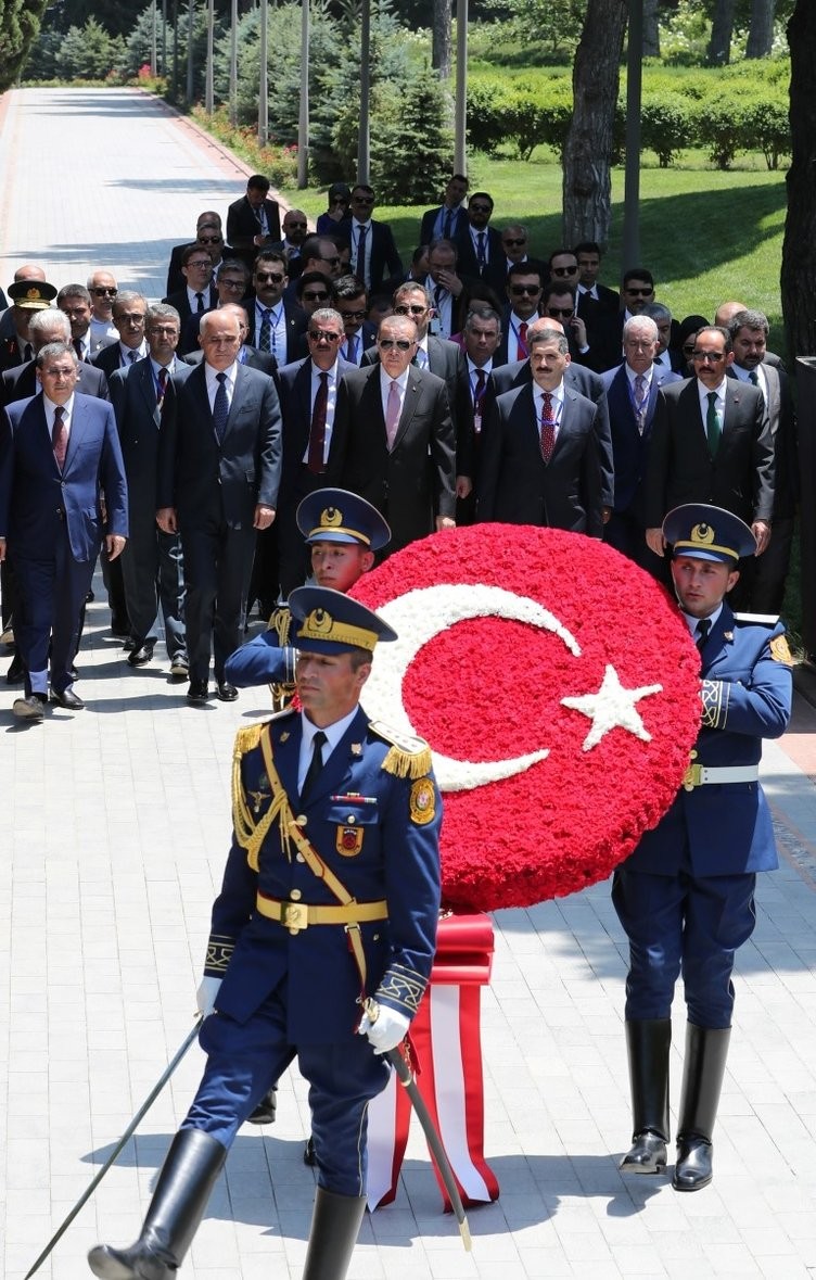 Aliyev'den Erdoğan'a samimi  karşılama